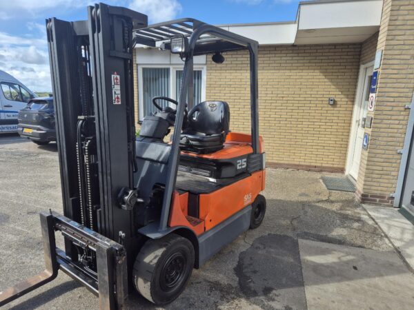 Toyota Heftruck 7FBMF25 (1075)